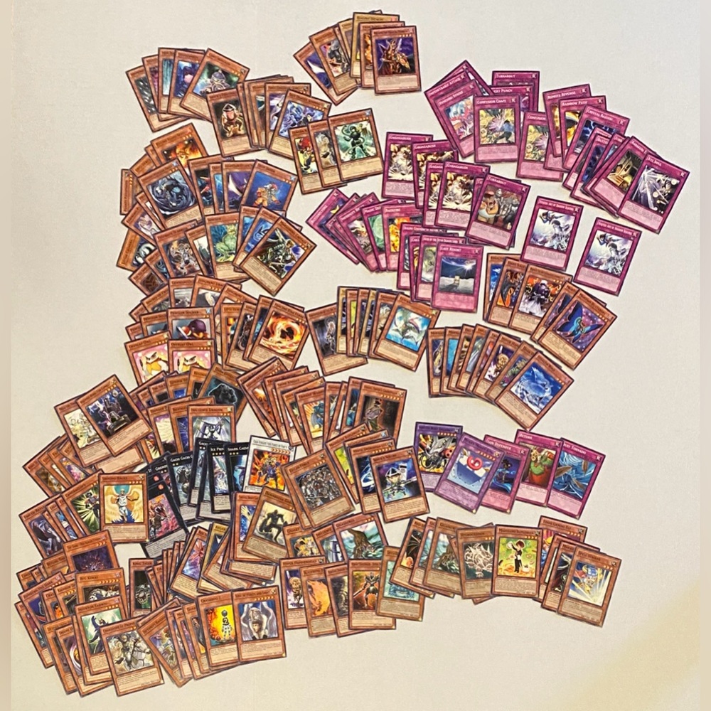 1996 Yugioh 300 Cards Game Lot All 1st Edition Gold Foil Halo